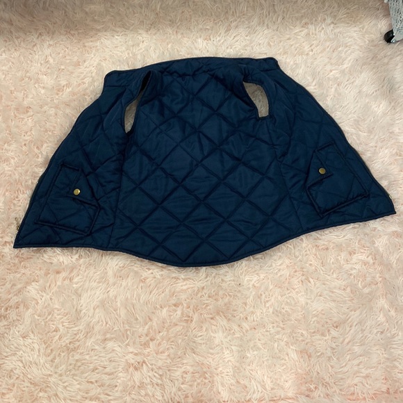Dark blue vest never been worn still has a few tags - Picture 4 of 4